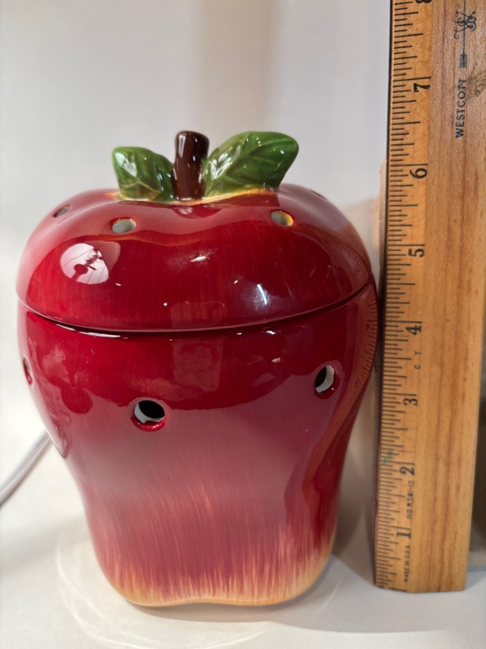 Scentsy Apple Ceramic Warmer - Red with Green Leaves - Picture 5 of 6